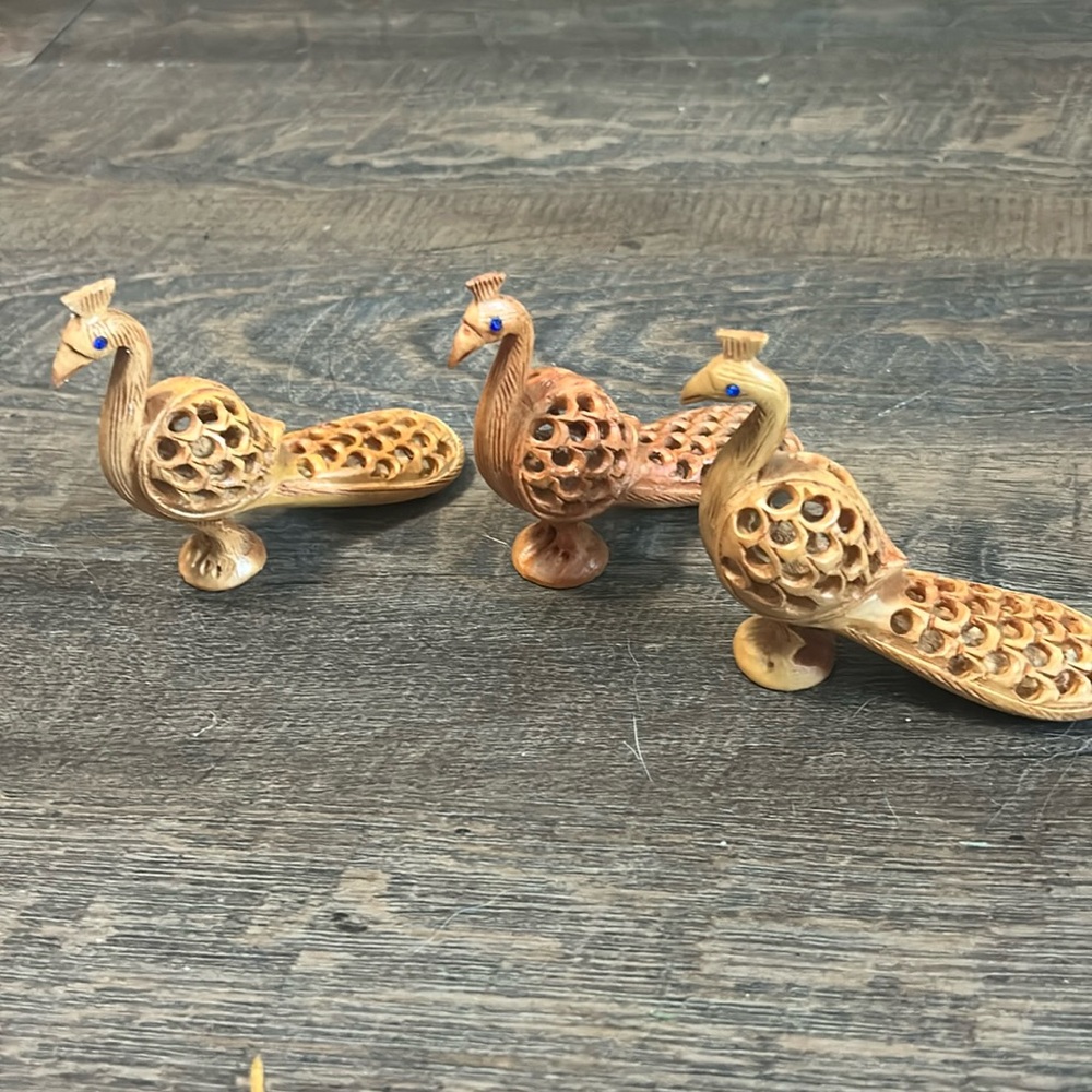 NOVICA Handmade Wood Sculpture Natural Kadam  Jali Bird 'Opulent Peacock Mini'‎